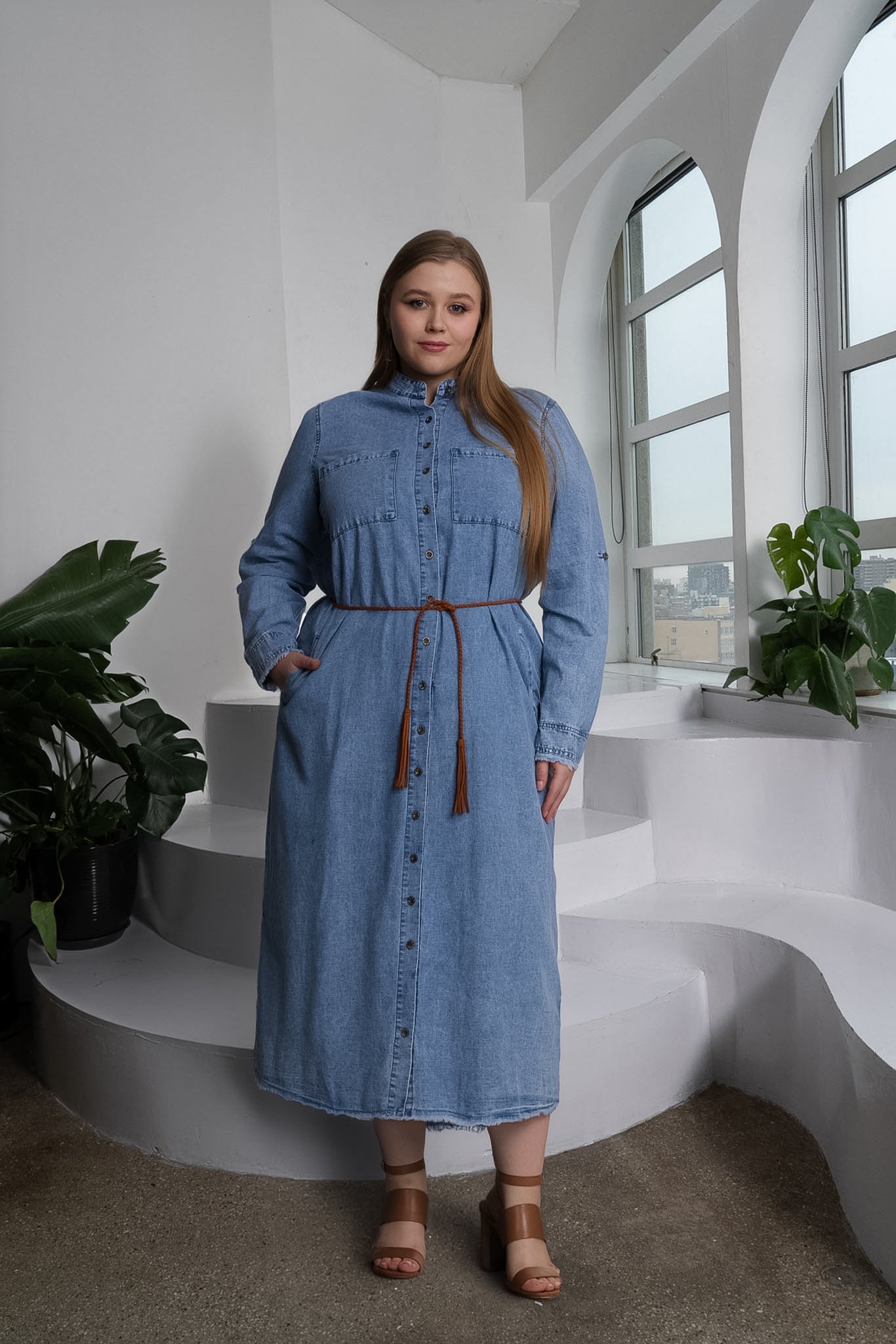 DAISY DRESS PLUS - LIGHT DENIM WASH