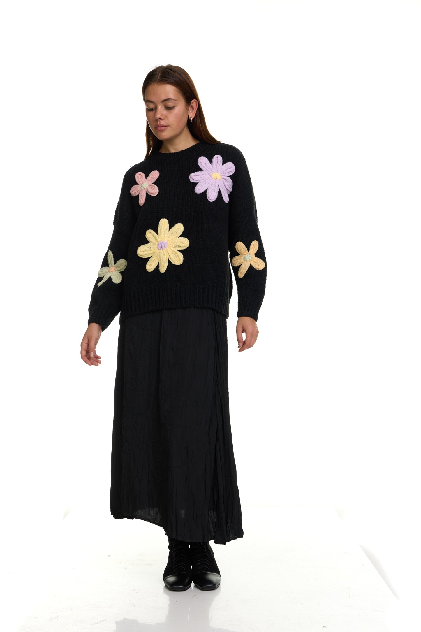 SOHO LOOM APPLIQUE FLORAL SWEATER