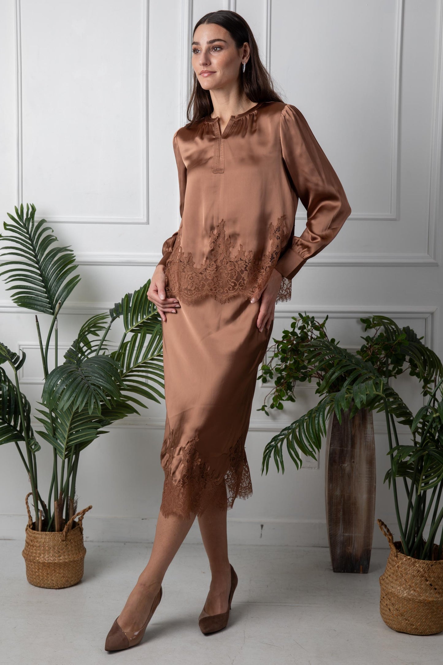 SOHO SATIN LACE TOP