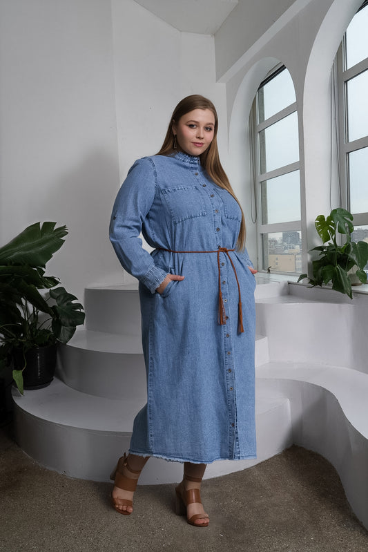DAISY DRESS PLUS - LIGHT DENIM WASH