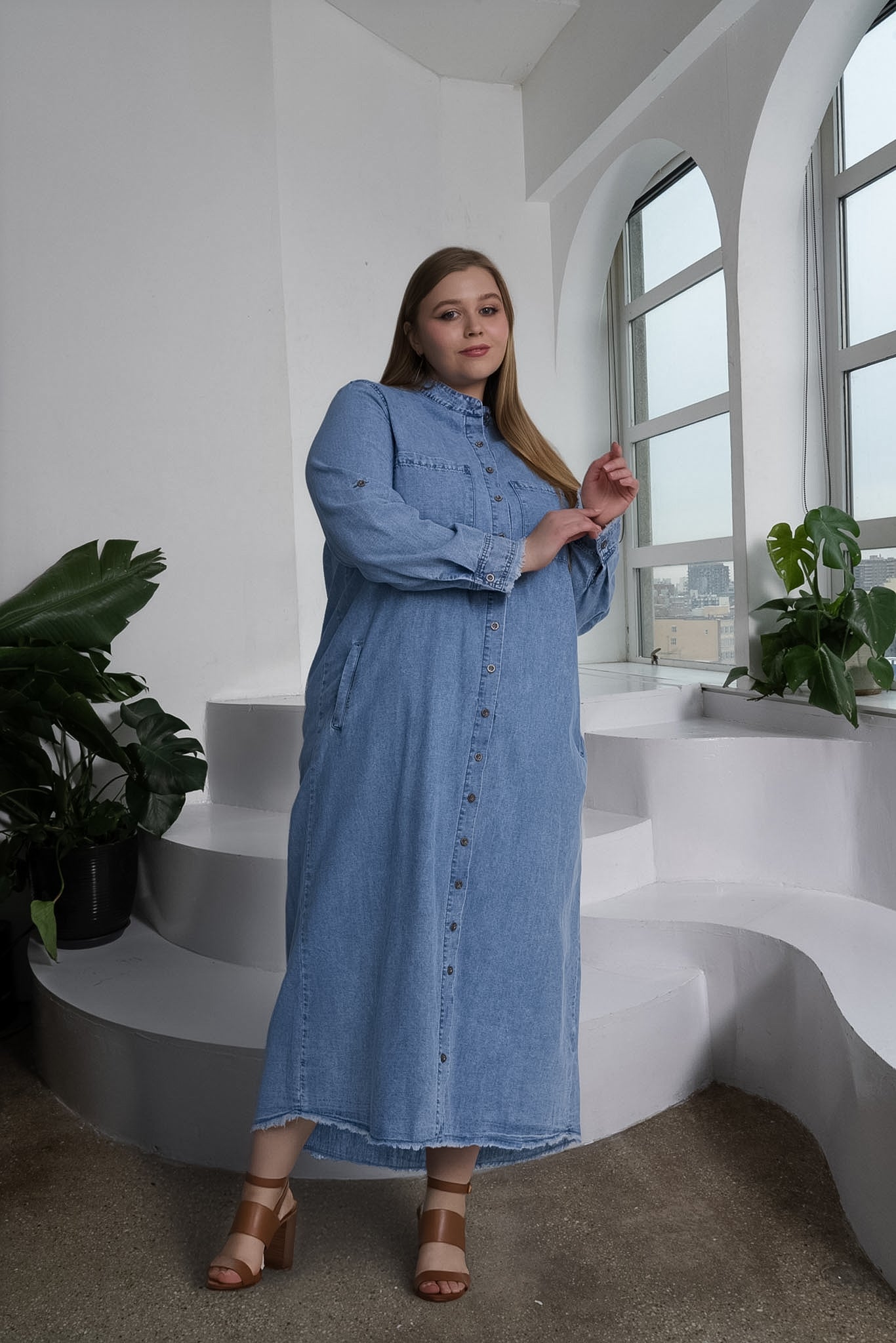 DAISY DRESS PLUS - LIGHT DENIM WASH