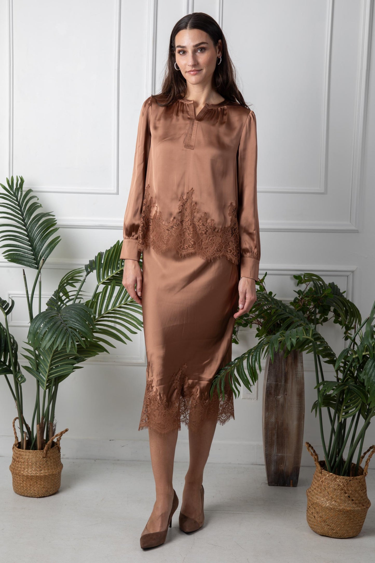 SOHO SATIN LACE TOP