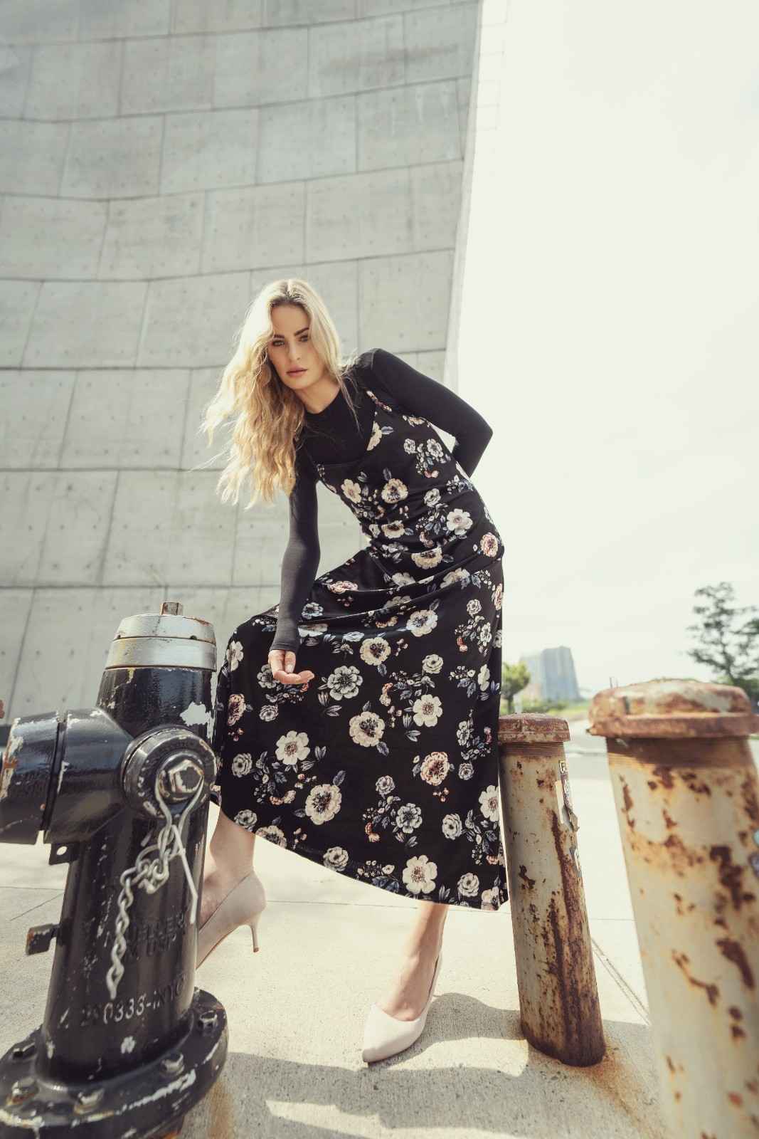 VELVET SLIP DRESS - BLACK FLORAL